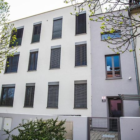 Black Field Apartment Брно Экстерьер фото