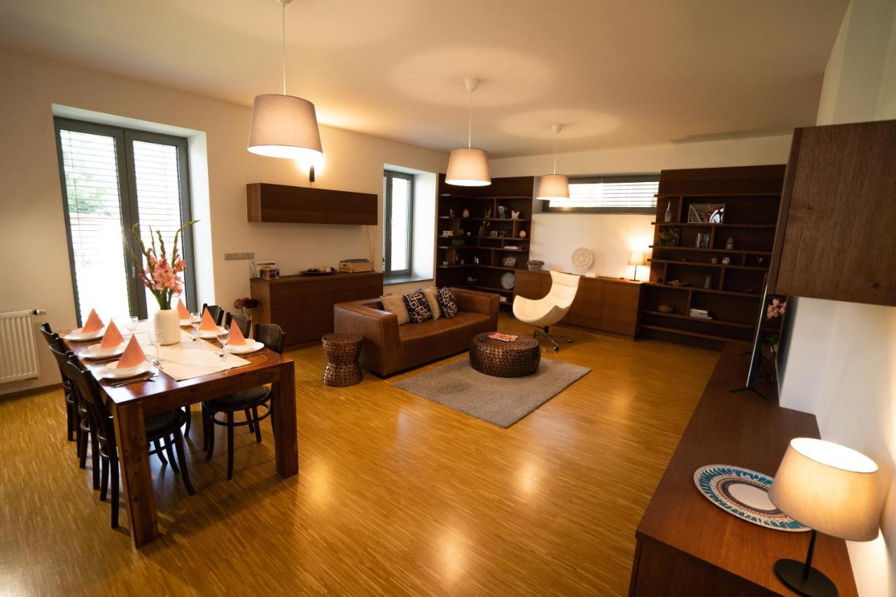 Black Field Apartment Брно Экстерьер фото