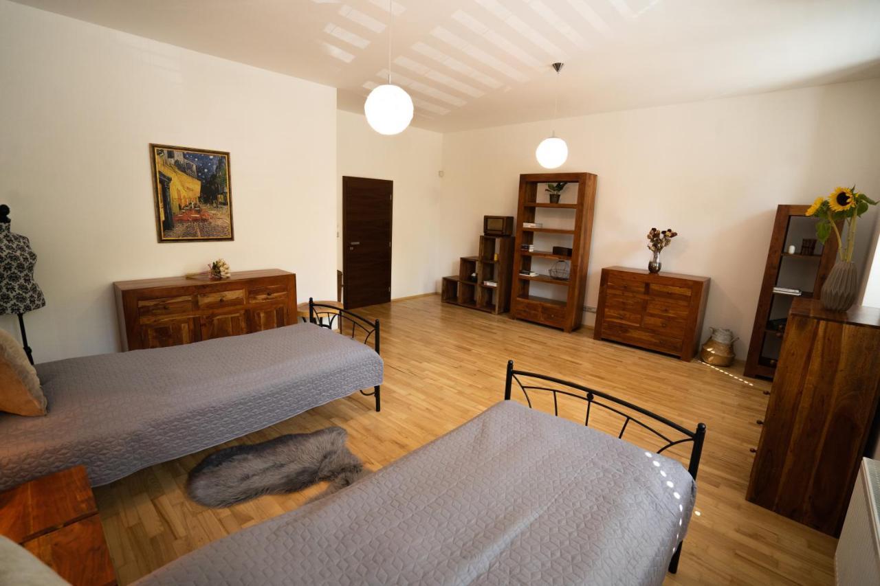 Black Field Apartment Брно Экстерьер фото